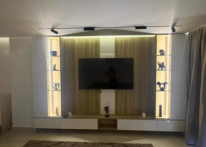 Modern Luxury 2br With Rooftop Infinity Pool Apartment