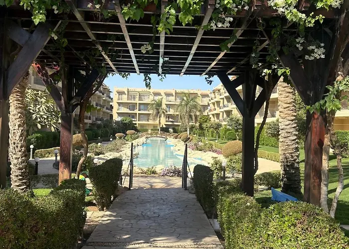 Modern Luxury 2br With Rooftop Infinity Pool