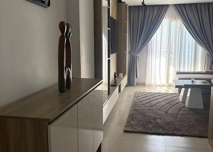 Modern Luxury 2br With Rooftop Infinity Pool *