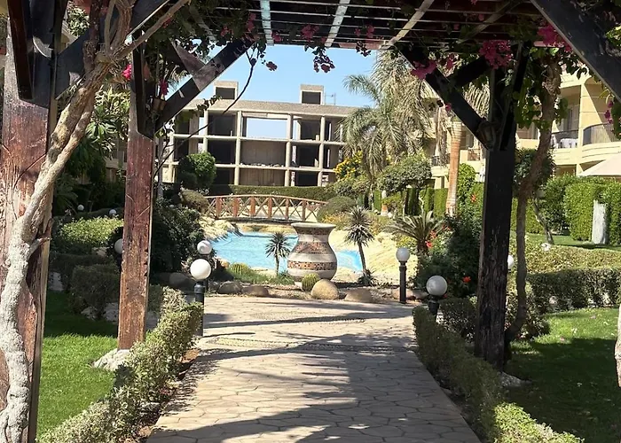 Modern Luxury 2br With Rooftop Infinity Pool Apartment *